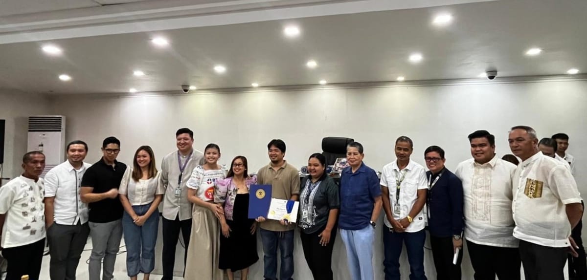 Palanca Awardee Receives Sanggunian Commendation